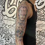 patayin-floral-lionsleeve Lion and skull sleeve