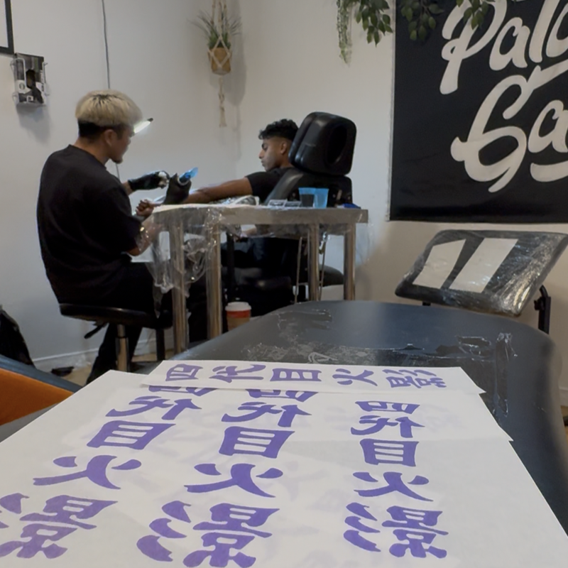 Akira Prabphane tattooing
